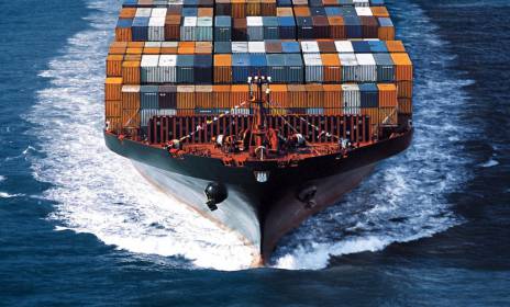 الشحن البحري العالمي يفقد الزخم .. التعافي معرض لخطر البيانات السلبية