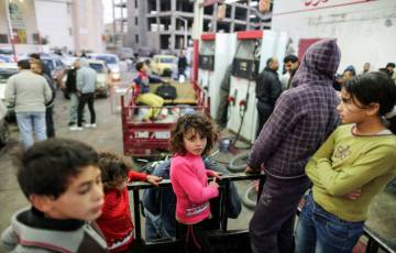 انهيار الاقتصاد في قطاع غزة يهوي برواتب العمال