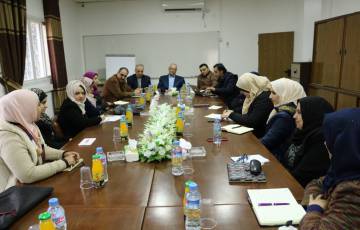 غرفة تجارة غزة وبالتعاون مع منتدى سيدات الاعمال تعقد ورشة عمل حول تسجيل المشاريع رسمياً