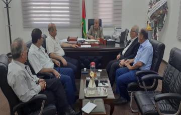غرفة تجارة وصناعة محافظة غزة تجتمع مع وكيل وزارة المالية في غزة