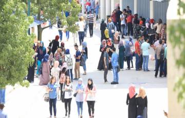 دائرة شؤون اللاجئين: توزيع 500 شيقل لـ4 آلاف طالب وطالبة جامعيين في فلسطين