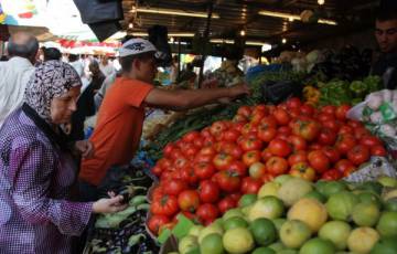 طالع أسعار الخضار والفواكه واللحوم في أسواق غزة