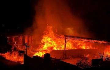 الدفاع المدني: اندلاع حريق كبير بمستودع شمال القطاع