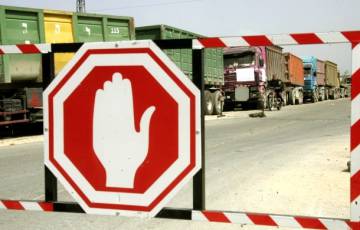 الاحتلال يمنع ادخال 11 شاحنة محملة بمعدات اتصالات لشركات في غزة