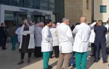 إصابة طبيب بمجمع فلسطين الطبي بفيروس (كورونا) ووزيرة الصحة تتخذ عدة إجراءات 