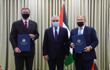 فلسطين وبريطانيا توقعان اتفاق تعاون لدعم التجارة بقيمة 15 مليون جنيه إسترليني