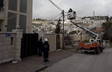 "كهرباء القدس": نجحنا في ضمان استمرار التيار خلال المنخفض