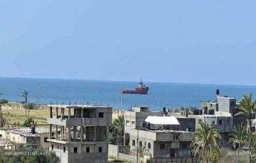 سفينة مصرية تجتاز الحدود الجنوبية البحرية للقطاع وترسو أمام ميناء رفح