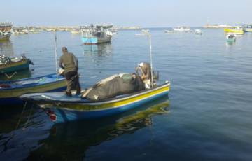 غزة: الشرطة البحرية تقرر إغلاق البحر أمام حركة الصيد والملاحة بسبب الطقس  