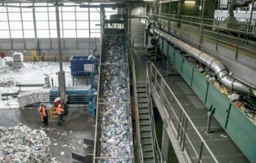 مصنع في الخليل يعيد تدوير أطنان من النفايات الإلكترونية