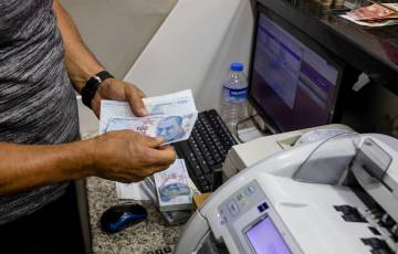 صدمة خفض الفائدة في تركيا تُعرِّض الاحتياطيات للاستنزاف والليرة للخطر