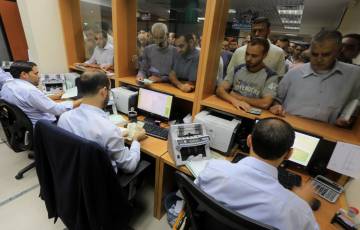 الدعليس يكشف موعد ونسبة صرف رواتب موظفي غزة  
