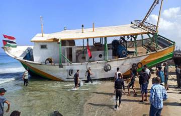 إبحار أول قارب صيد يُصنع في غزة منذ بدء الحصار