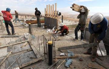 شح العمال المهرة في غزة يمس بقطاع المقاولات والإنشاءات