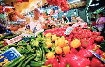 تباين أسعار الخضراوات في غزة والبندورة تحلق عالياً