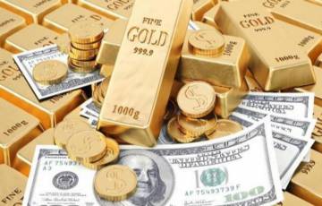 الذهب ينخفض والدولار لأعلى مستوى منذ عامين