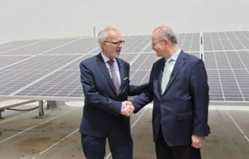 مصطفى ورئيس بنك الاستثمار الأوروبي يتفقدان مشاريع طاقة شمسية على أسطح مدارس
