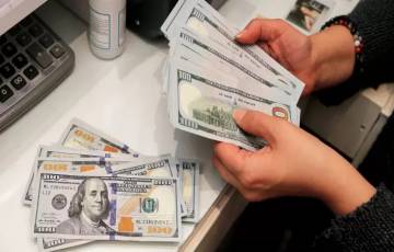 صحيفة عبرية تكشف أسباب ارتفاع سعر صرف الدولار