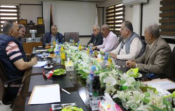 اللجنة الاقتصادية بالغرفة التجارية تعقد اجتماعاً تخصصياً لمناقشة السياسات المالية المفروضة على معابر قطاع غزة 