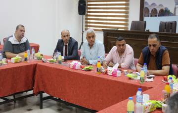 اللجنة الاقتصادية بالغرفة التجارية بغزة تعقد اجتماعاً مع تجار الأدوات المنزلية 