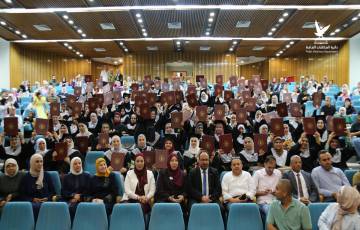 جامعة النجاح تحتفل بتخريج الفوج الأول من معلمات الدبلوم المهني