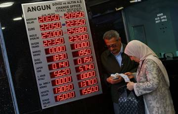 الليرة التركية تواصل الهبوط رغم رفع الفائدة