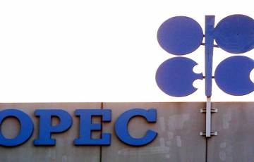 السعودية تمدّد خفض إنتاج النفط بمليون برميل وروسيا بنصف مليون للصادرات