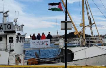 صور..سفينة "حنظلة" لكسر الحصار عن غزة تتجه إلى كارديف وبعدها للعديد من الموانئ الأوروبية   