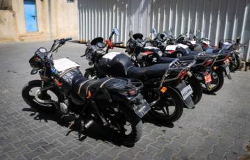 "المواصلات" تتحدث عن حقيقة استيراد الدراجات النارية من الجانب المصري  