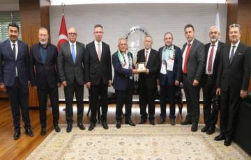 وفد حملة "لأجل فلسطين" يبحث التعاون المشترك مع بلدية قيصري التركية