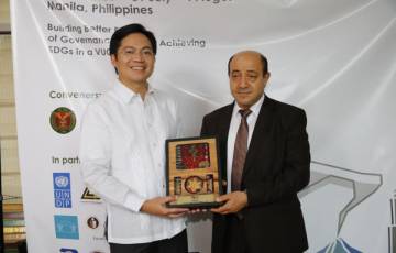 رئيس ديوان الموظفين يبحث مع وزير الخدمة المدنية الفلبيني تعزيز التعاون   
