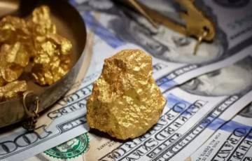 قوة "الدولار" تهوي بـ"ا​لذهب" لأدنى مستوى في 5 أسابيع