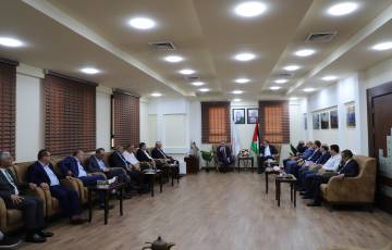  غرفة تجارة محافظة الخليل  تستقبل وفدا من الإدارة الإقليمية للبنك العربي