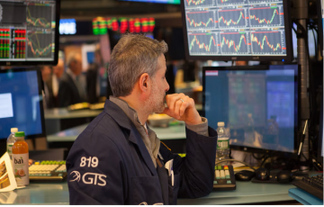 تباين مؤشرات الأسهم الأميركية وسط ترقب المستثمرين لخطاب باول