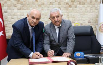توقيع اتفاقية توامة وتعاون  بين بلدية افيون التركية وبلدية جنين
