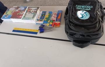 وزارة التعليم تواصل توزيع حقائب مدرسية وقرطاسية على الطلبة المحتاجين