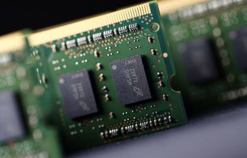ارتفاع إيرادات ثاني أكبر شركة في العالم لرقائق الذاكرة بأعلى مستوى منذ 2010